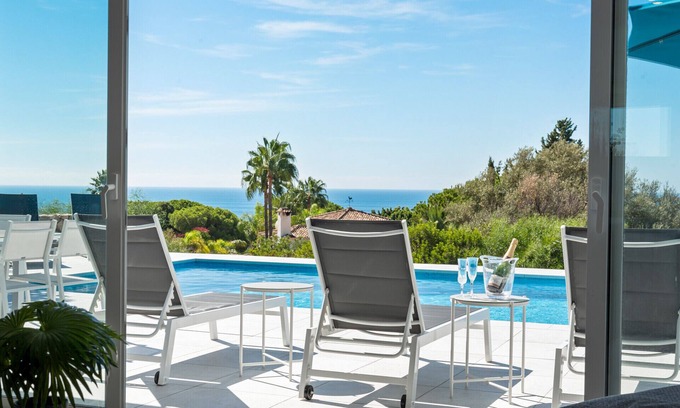 Urbanizacion Hacienda las Chapas Villa | Villa Luna - 5 bed family villa in Las Chapas!