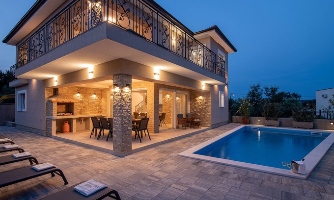 Linardici Villa | Villa Lusarci with heated pool (Kvarner - Žgaljići)