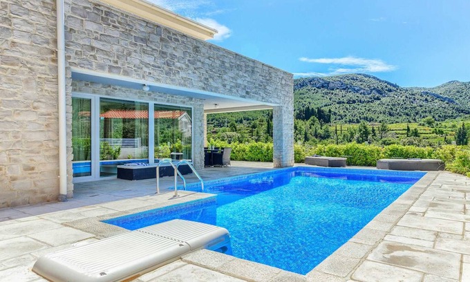Pitve Villa | Villa Luxoria - for 10 guests with 4 bedrooms, a private pool and a spa