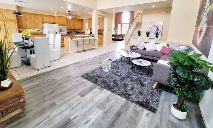 Spring Valley House | Villa Luxur- Modern Stylish house W/ Gym & Spa