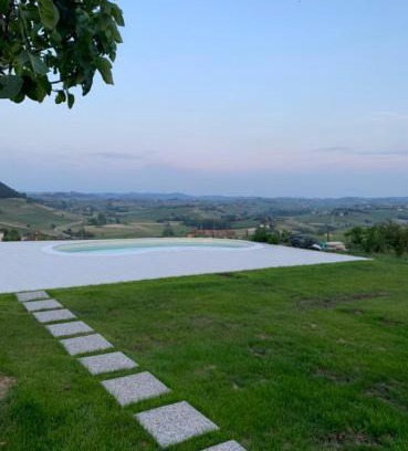 Agliano Terme Villa | Villa Luxury Vista Vigneti-Piscina Privata