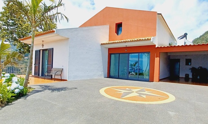 Santa Cruz Villa | Villa Luz: between Serra and the Sea - Free Wifi