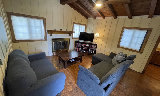 Historic Tennis Club Villa | Villa M - 1bedroom villa with kitchen, steps from downtown Palm Springs! π