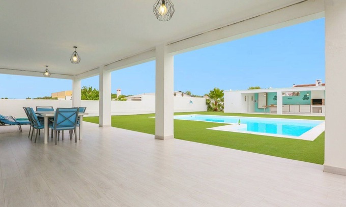 Marchena Villa | Villa M&J La Puebla de Cazalla by Ruralidays