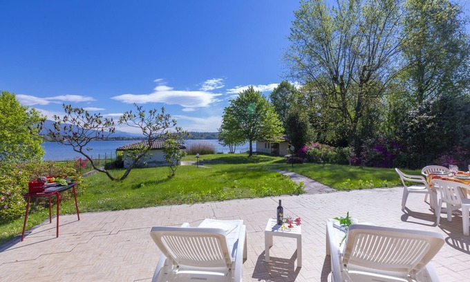 Cadrezzate Villa | Villa Martine Au Bord Du Lac, Cadrezzate con Osmate, Italy