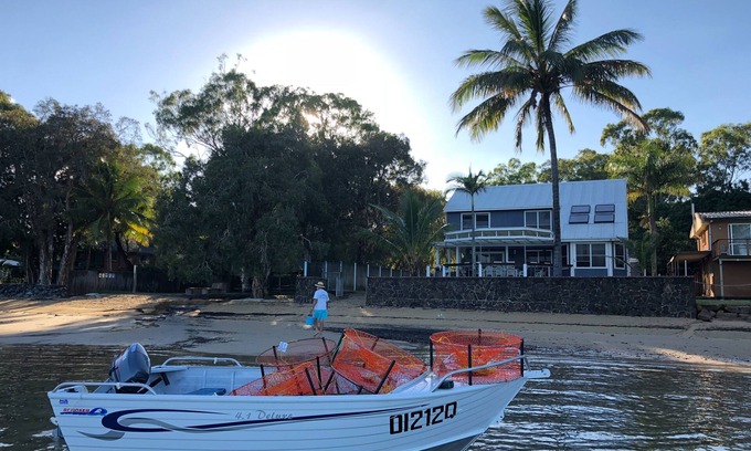 Brisbane Waterfront House | Villa Macleay-Beach Front Family Paradise