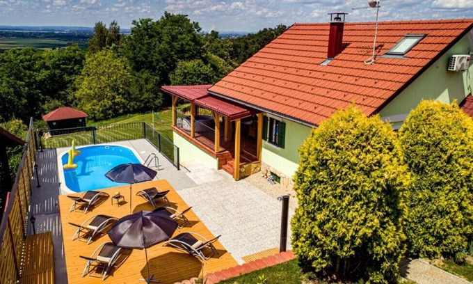 Jalzabet Villa | Villa Magic by Villas Guide