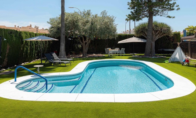 Torre de Benagalbon Villa | Villa 'Málaga Beach - Golf' with Private Pool, Wi-Fi and Air Conditioning