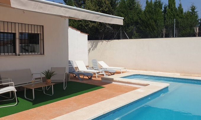 Riba-roja de Turia Villa | "Villa Malihu" Relaxation at a stone's throw from Valencia