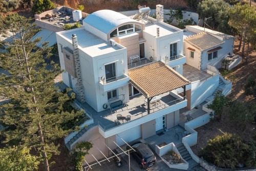 Piskopiano Villa | Villa MANŪ, a fair living