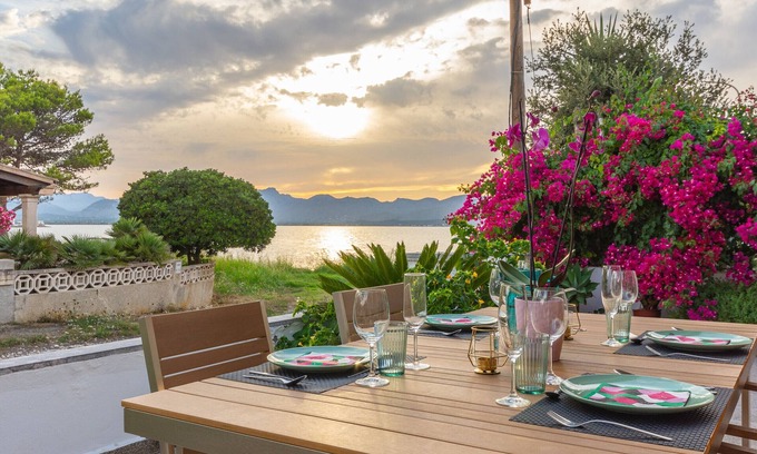 Marina Manresa Villa | Villa Manresa on the beachfront by Mallorca Charme