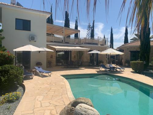 Pegeia Villa | Villa Manzanillo