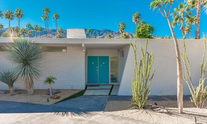 Deepwell Estates House | Villa Marcus Your Mid Century Modern Oasis