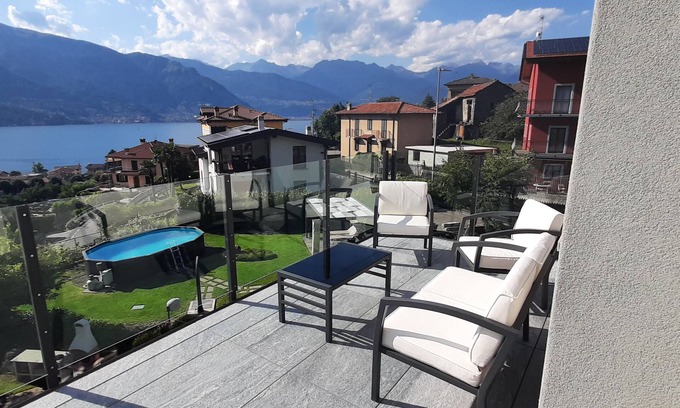Dervio Villa | Villa Mari, detached villa with magnificent garden view