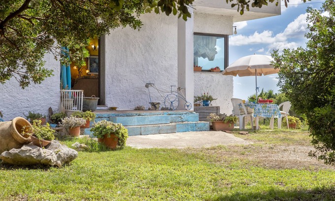 Campanedda House | Villa 'Maria Antonietta' with Private Garden & Wi-Fi