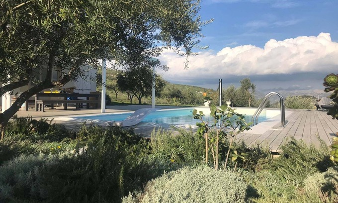 Aragona Villa | Villa Maria for 6 adults and 4 children