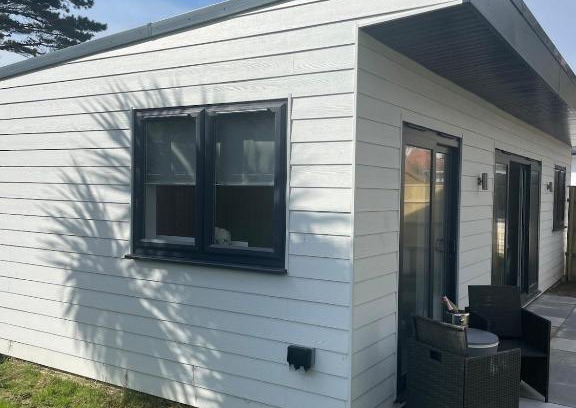 Bournemouth House | Villa Maria Garden Lodge - 2 Mins to Beach - Coastal - Large Garden - Modern