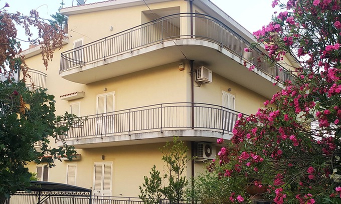 Bovalino Apartment | VILLA MARIA - Suite in Villa 2 Km sea