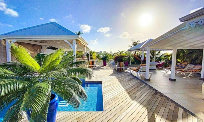 Nettle Bay Villa | Villa Marie, swimming pool, beach, pontoon and jacuzzi, all private