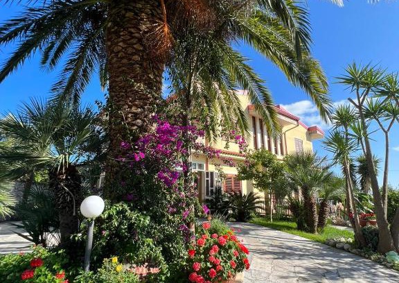 Cleto Bed & Breakfast | Villa Marina B&B