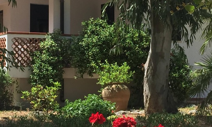 San Sostene Marina Villa | Villa Marina Piccola. Beachfront accomodation with spacious garden