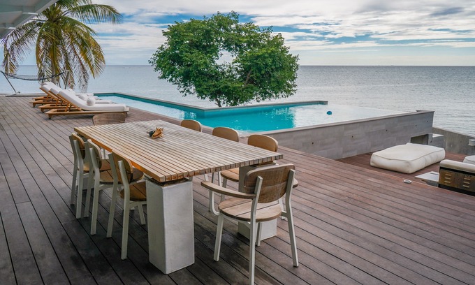 Carenero House | Villa Mariposa Private Luxury Beach Waterfront