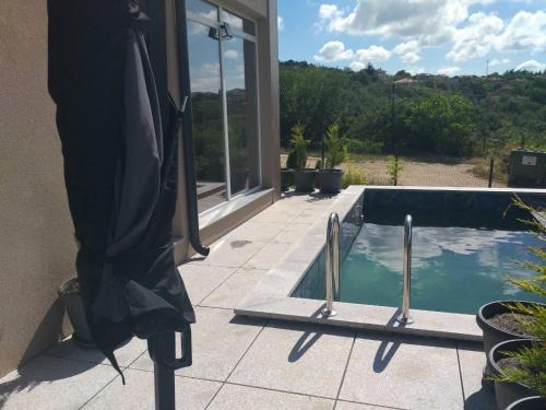 Avren Villa | Villa MARRON