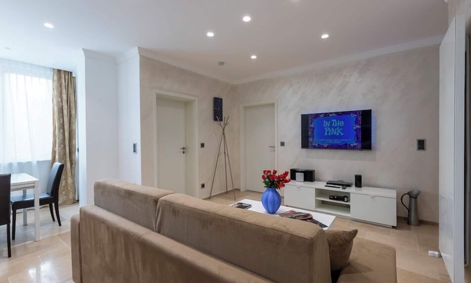Hollerich Apartment | Villa Medici 12 Two-Bedroom Apartment (6 Adults)