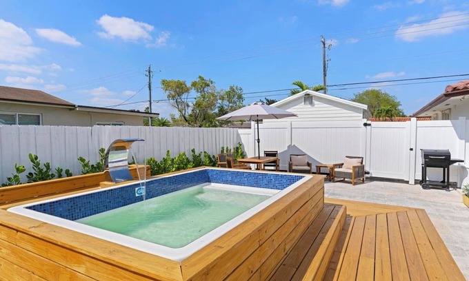 Ludlam House | Villa · Mediterranean Villa - Big Pool-Pool Spa BBQ Fits18