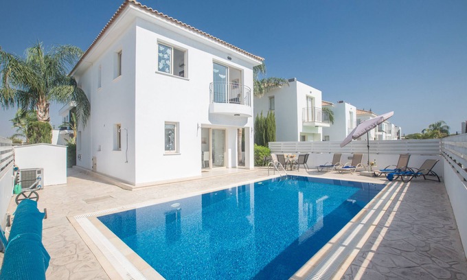 Pernera Villa | Villa Megan,modern 3bdr Villa,close To The Beach
