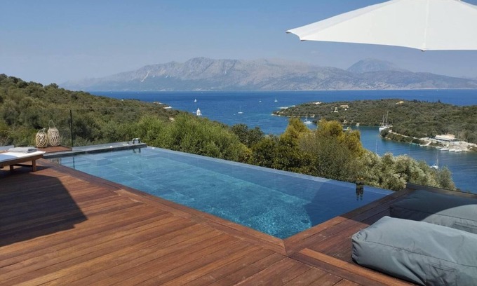 Katomerion Villa | Villa 'Meganisi' with Sea View, Wi-Fi and Air Conditioning