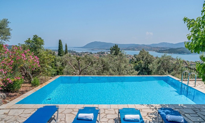 Lygia Villa | Villa 'Melikokia' with Sea View, Wi-Fi and Air Conditioning