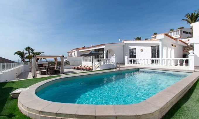 Chayofa Villa | Villa Melua Summary: