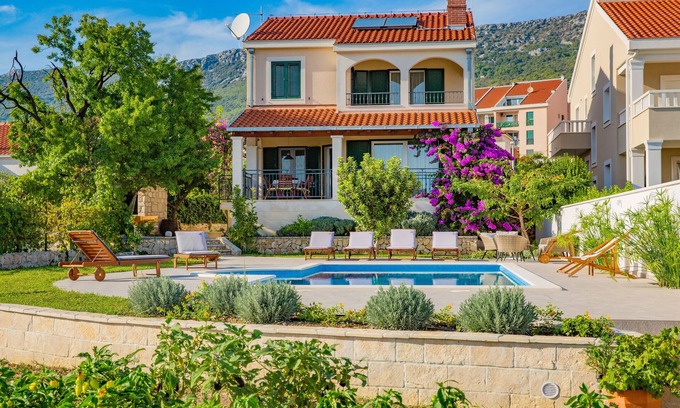 Kastel Kambelovac House | Villa Mendula - the place for perfect holiday