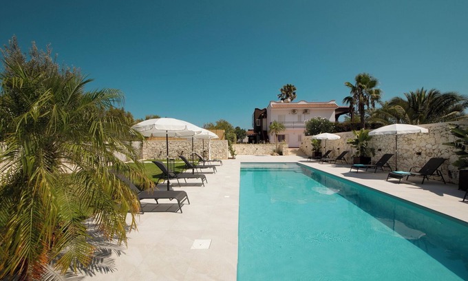 Fontane Bianche Villa | Villa Merilusi Apartments