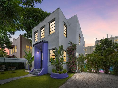 Coral Way Villa | Villa Mi Amor Calle Ocho Pool Pickle Ball