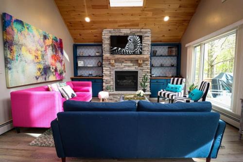 Lake Ariel Ski Chalet | Villa MiaNova A Modern Hideout in the Woods