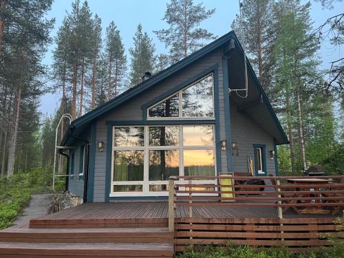 Syote Villa | Villa Miilu Iso-Syöte hirsimökki järven rannalla