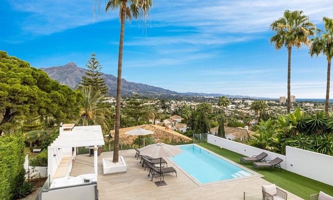 Nueva Andalucia Villa | Villa Miramar - 5 bed Family Villa in Aloha