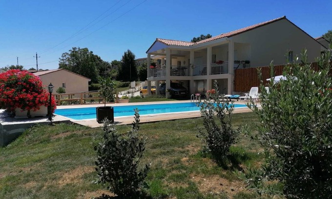 Calignac House | Villa moderne sur côteaux belle piscine/Downhill modern villa nice pool
