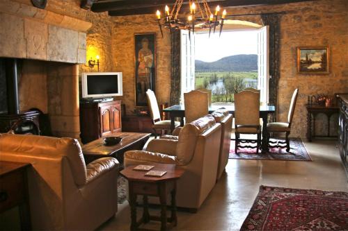 Beynac-et-Cazenac House | Villa Mont Joie