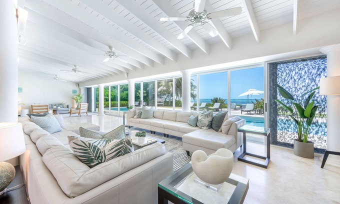 South Sound House | Villa Mora: Luxe Beachfront Villa w/Backyard Snorkeling, Pool, Spa + Outdoor Kitchen