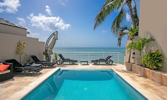 Beacon Hill House | Villa Myles: Beachfront