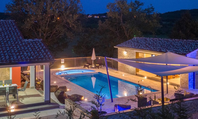 Kapelica House | Villa Natalli– 50 m2 Pool, Jacuzzi and large garden