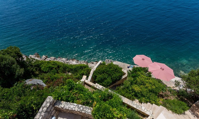 Dubrovacko Primorje Villa | Villa Natasha is on seafront with private beach, 25 km away from Dubrovnik