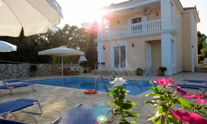 Ratzakli Villa | Villa near beach with Private Pool and Sea Views