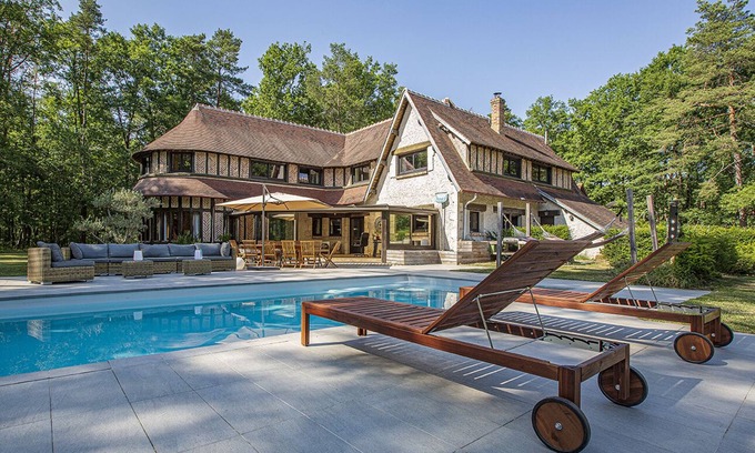 Nouan-sur-Loire Villa | Villa near Chambord and les Bordes Golf Club with swimming pool,
