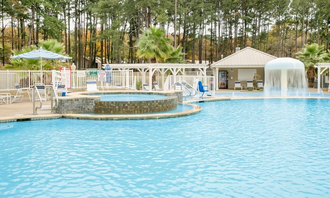 Flint Condo | Villa Near Lake Palestine