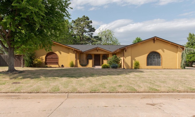 Central Oklahoma City House | Villa near the Lake S