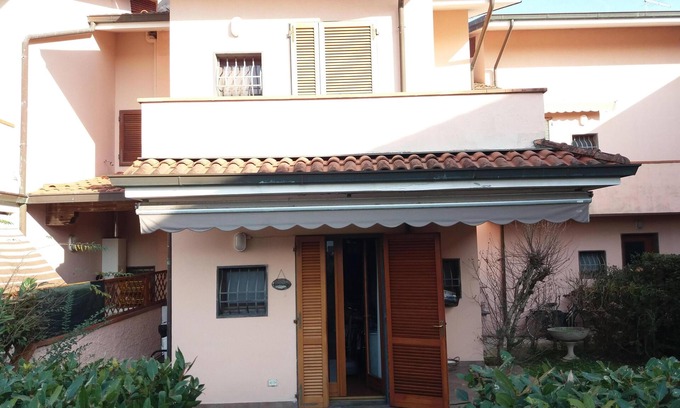 Capanne-Prato-Cinquale Villa | Villa near the sea, Cinquale Forte dei Marmi